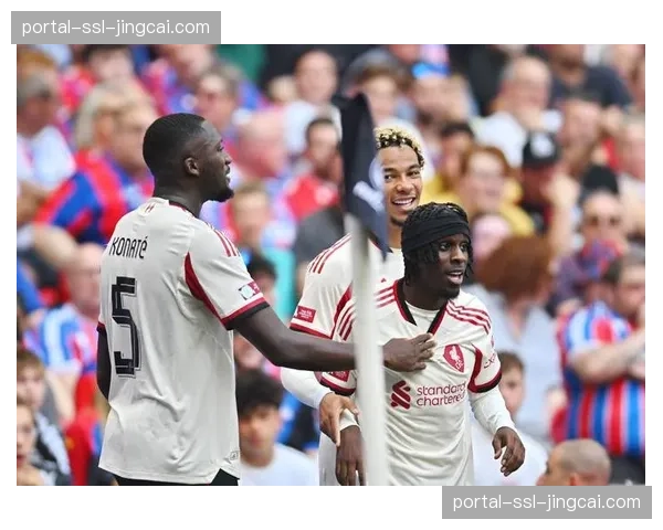 从德甲全勤王到英超“玻璃人”：弗林蓬的悲剧之路，利物浦4000万欧引援成警示案例